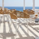 Πολυθρόνα αλουμινίου Raven pakoworld στοιβαζόμενη λευκός σκελετός-φυσικό textilene-rattan 57x62x78εκ